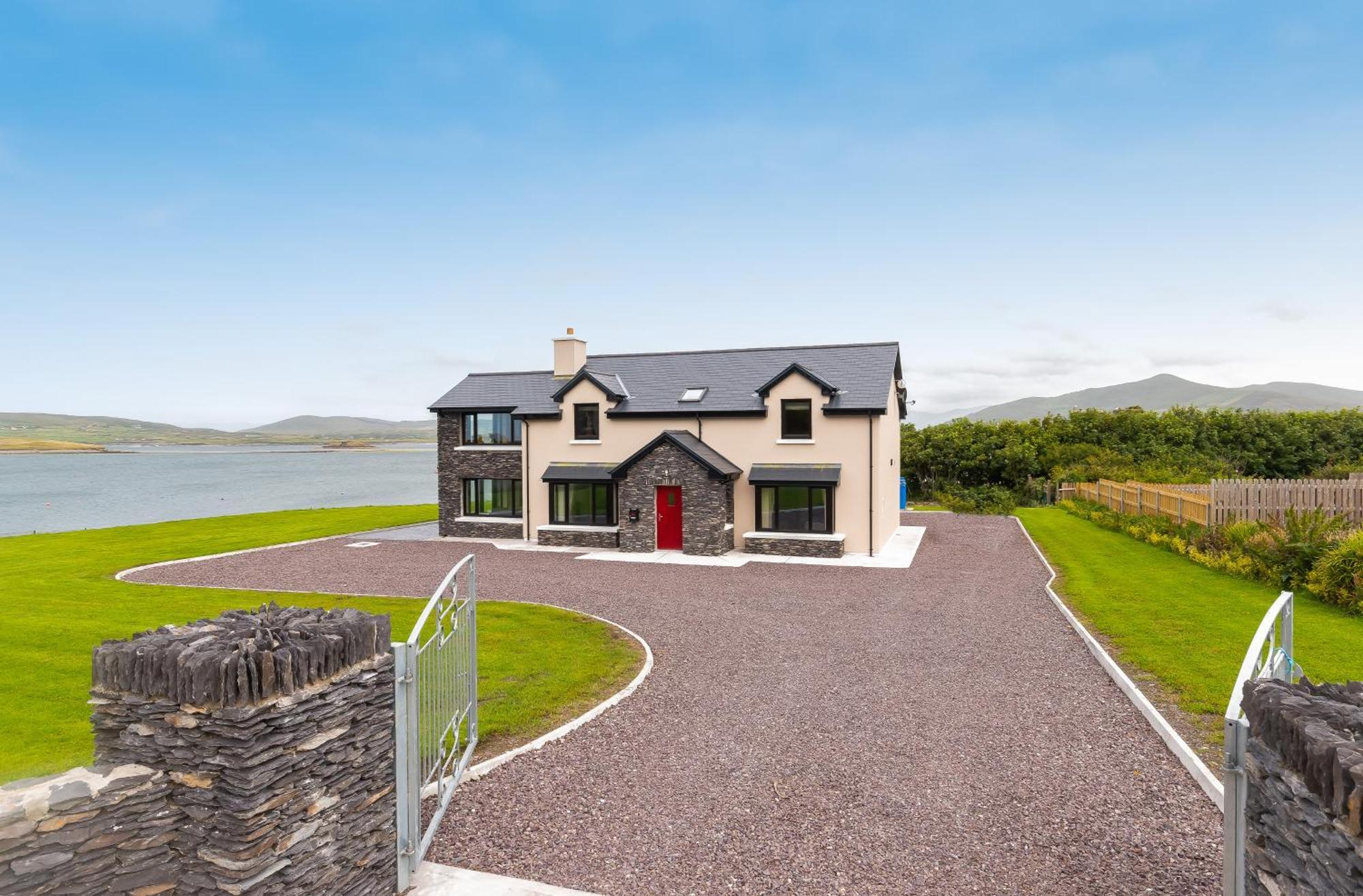 Luxury 4 Bedroom Holiday Home Overlooking The Sea On Valentia Island Knights Town Exterior photo